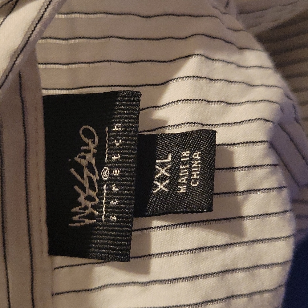 Button down - Picture 2 of 2